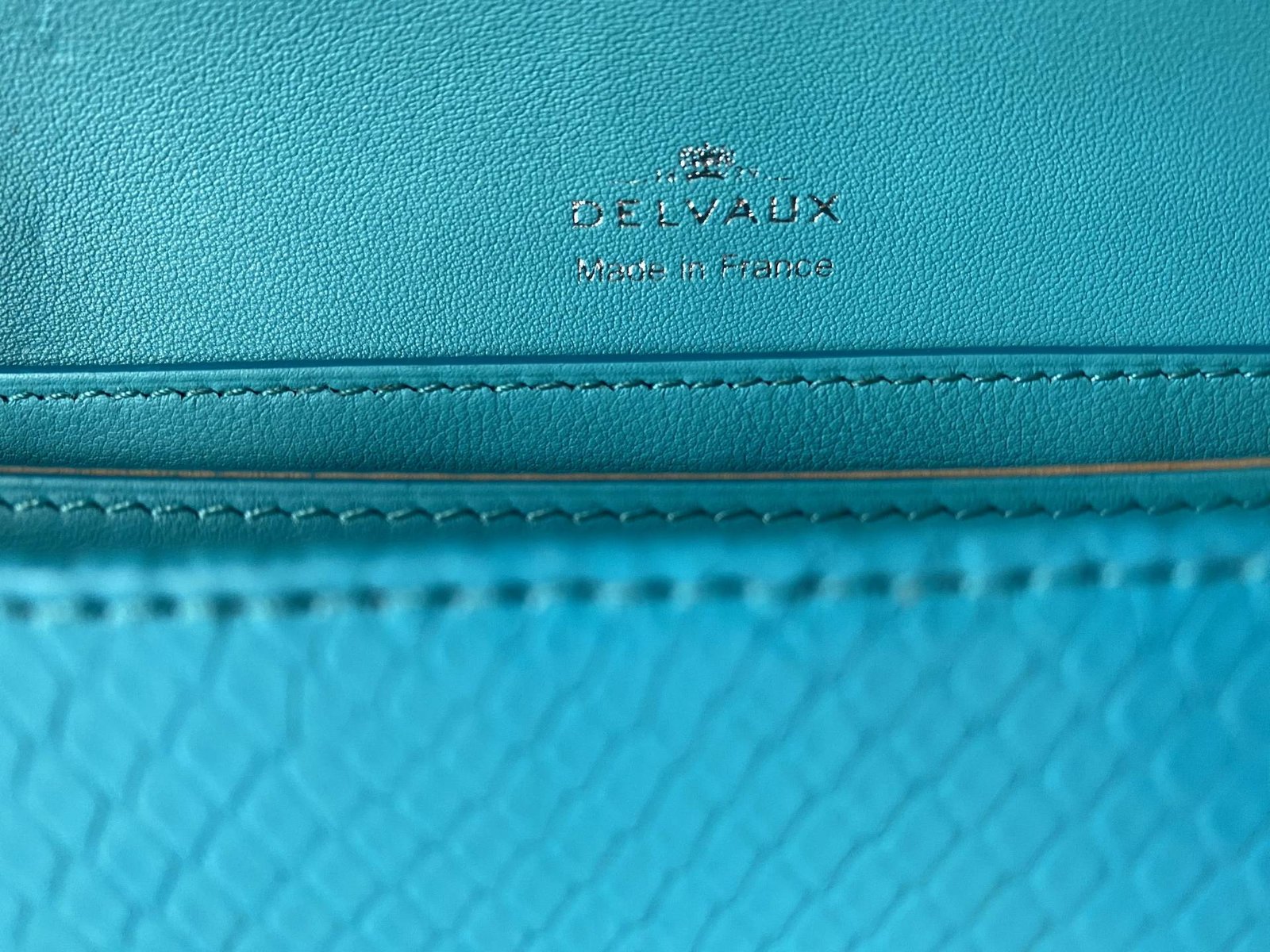 Shop DELVAUX Brillant 2022 SS Calfskin Leather Chain Wallet Long Wallets by  5etoiles