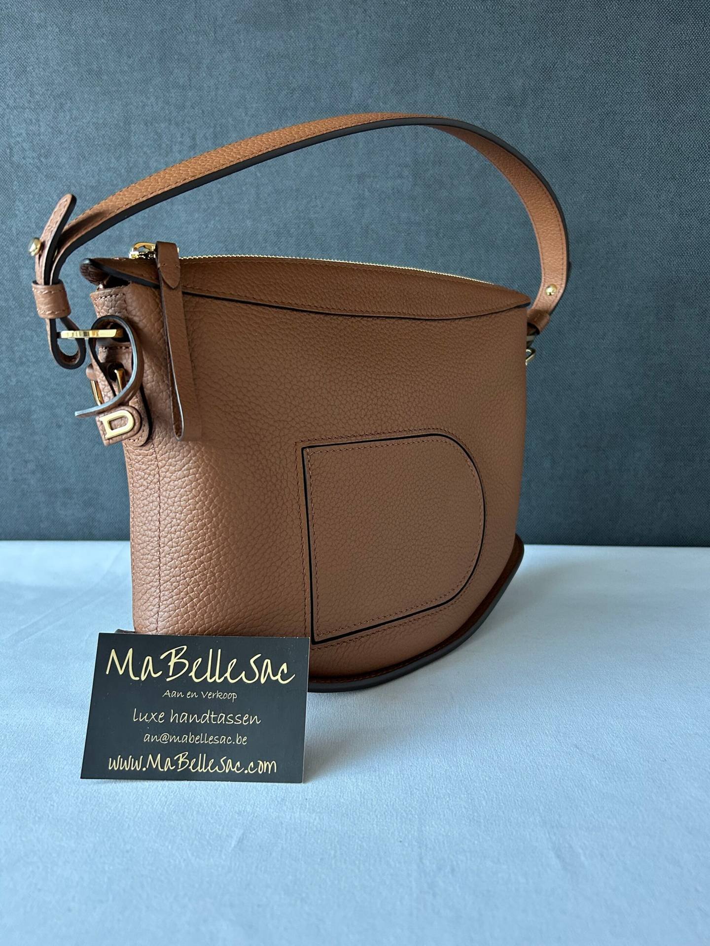 Small Delvaux Pin in cognac colour with white stitching
